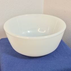 Vintage Anchor Hocking Fire-King Oven Safe White Milk Glass 5 inch Bowl