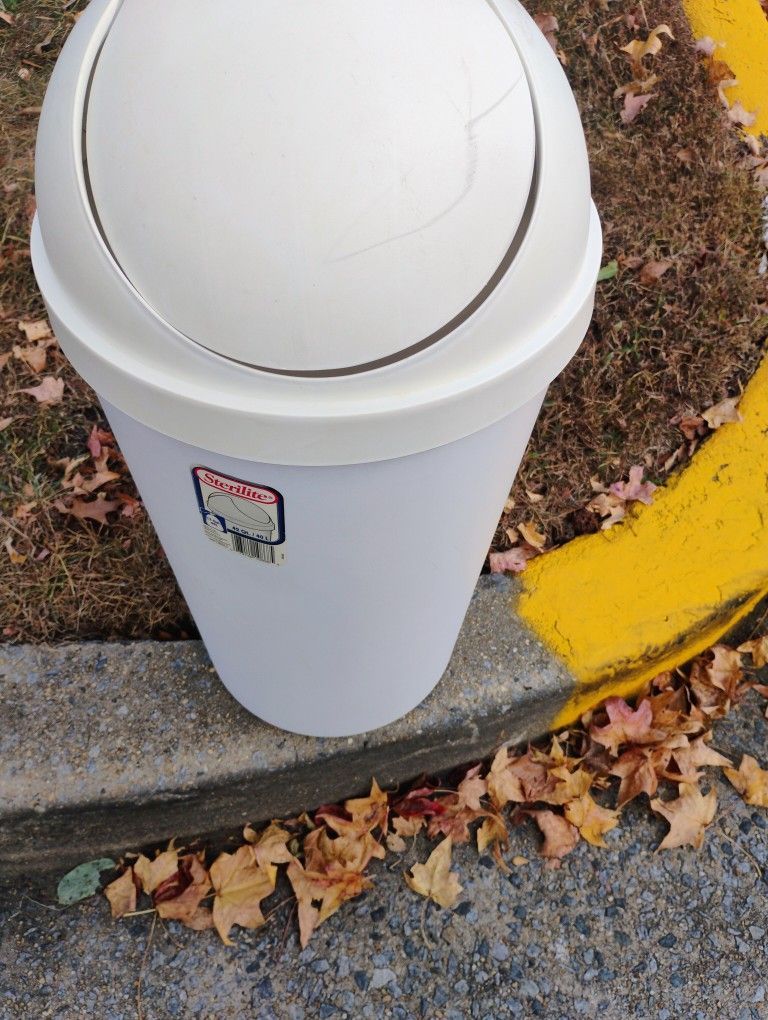 Plastic Trash Can Swing Top Pickup Only Cash 