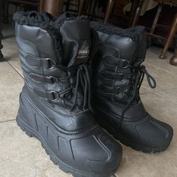 Itasca Snow Boots Size 6 Men’s Or 7.5 women’s 