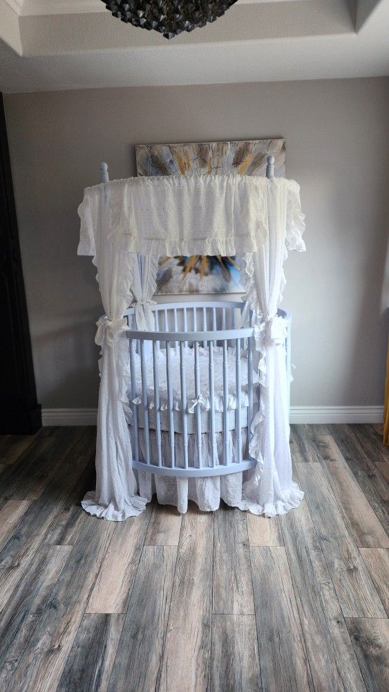 Round Lavander Baby Crib