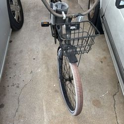 Huffy Nel Lusso Black Beach Cruiser 26inch Bike(NEEDS REPAIRS )