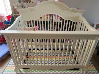 Baby Crib Off White color