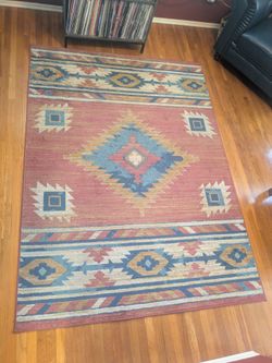 Area rug with matching pillow 7.25 x 5.25 feet