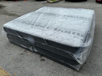 NEW MATTRESS KING SIZE PLUSH WITH BOX SPRING