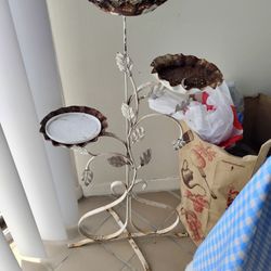 VINTAGE METAL PLANT STAND