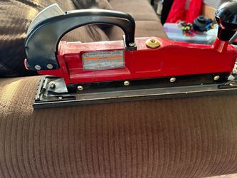 Central pneumatic Air straight line sander