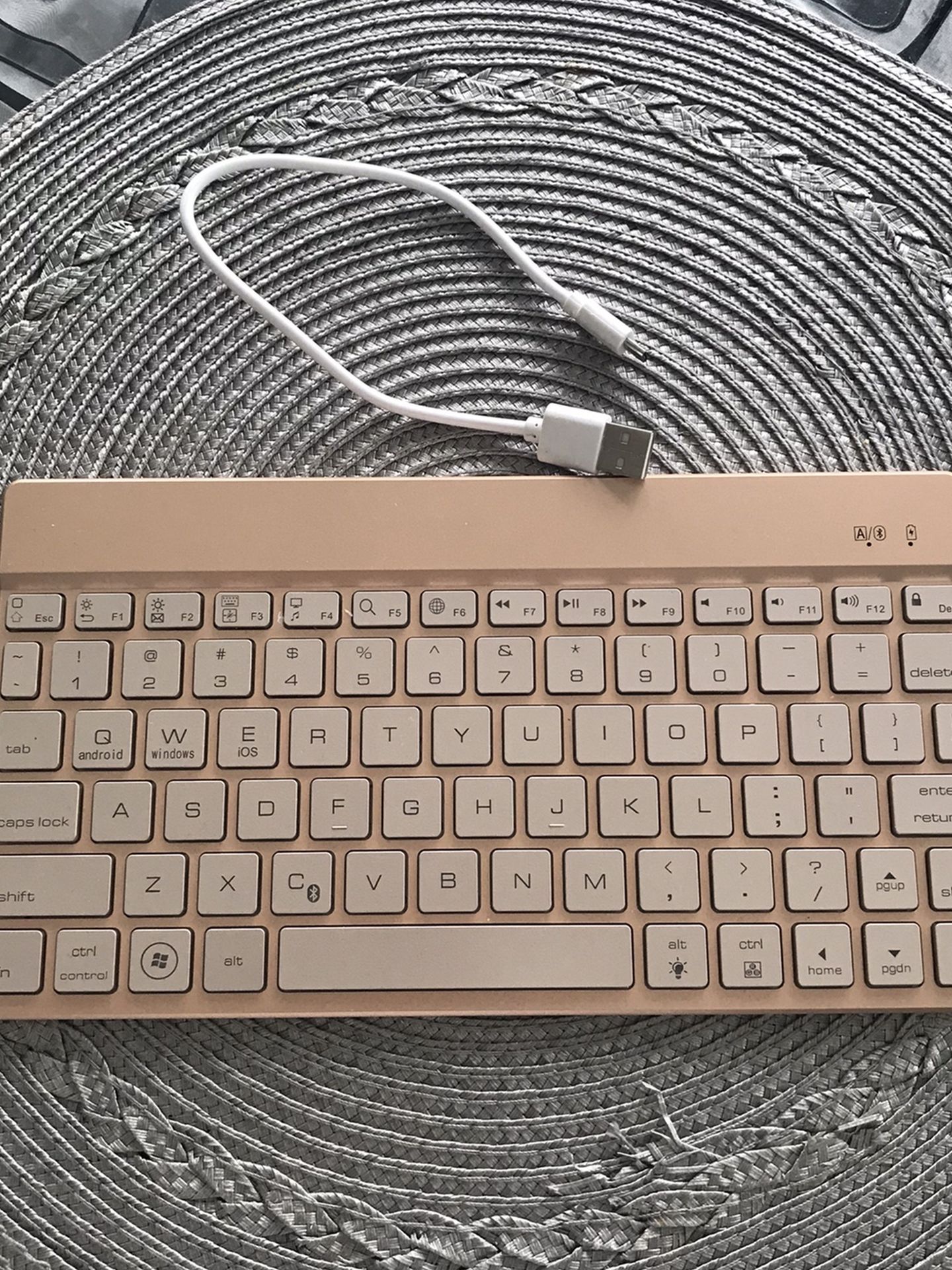 Bluetooth Wireless Keyboard, Chargeable. Able To Connect To Android , Windows And iOS.