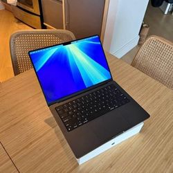 MACBOOK PRO 2024 NEW