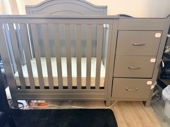 Crib with changing table