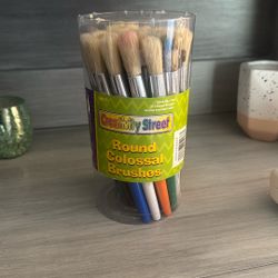 Round Colossal Paint Brushes 