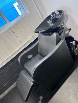 PENDING !!FREE shampoo bowl/ chair and stylist chair