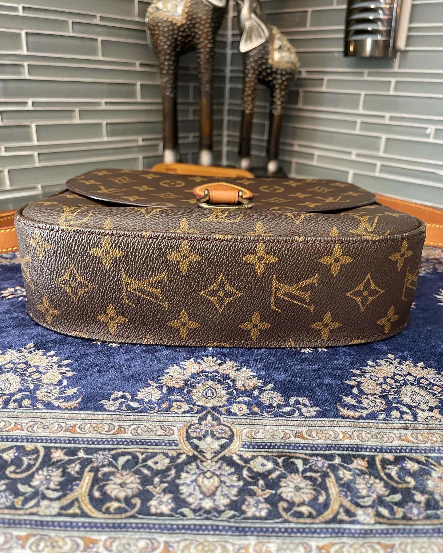 Authentic Louis Vuitton Saint Cloud MM M51243 Monogram Shoulder Bag 10688  for Sale in Plano, TX - OfferUp