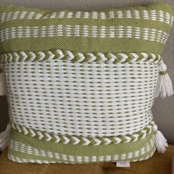 Indoor/ Outdoor Magaschoni Decorative Tassel Pillow Leaf Green 18x 18 (New)