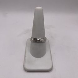 16kt Gold Engagement Style Band w/ Design