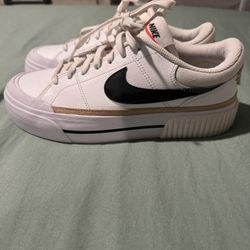 Women’s Platform Nike Blazer Size 7.5W