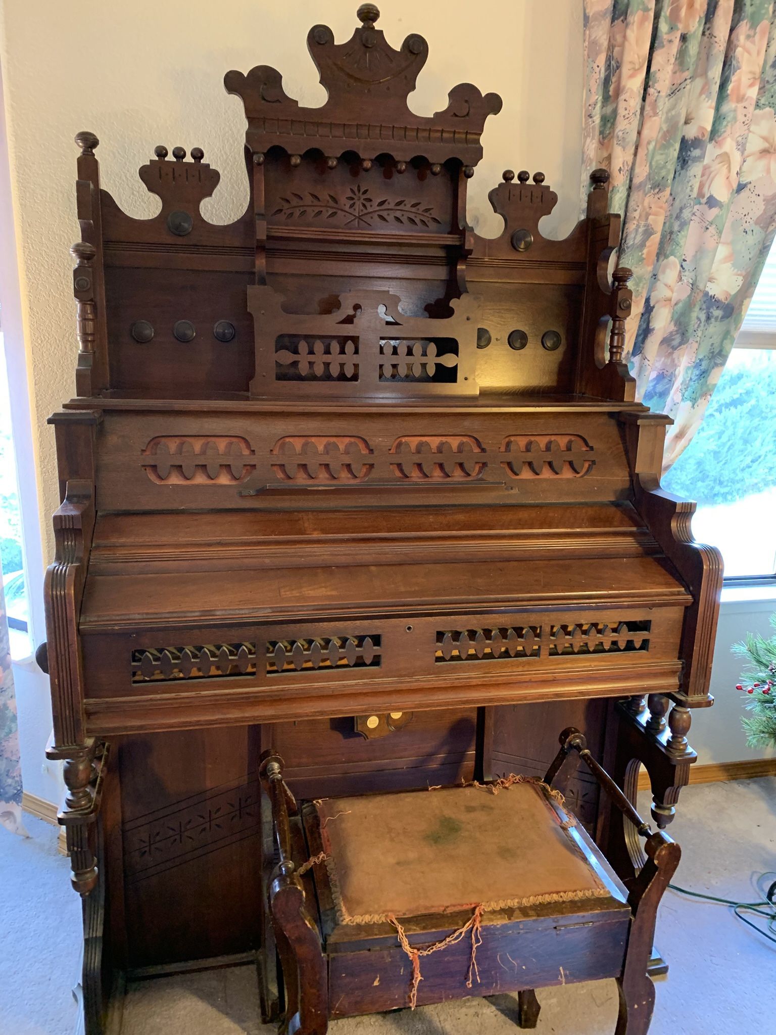 Gorgeous Antique Pump Organ With Gingerbread Design