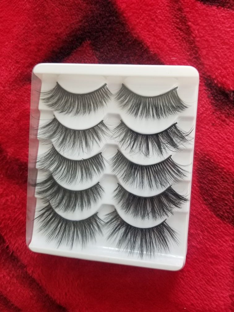 5 pairs of lashes