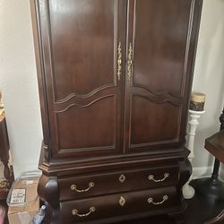 Wardrobe / Armoire 