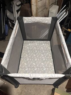 Graco Pack 'n Play On The Go Play Yard 