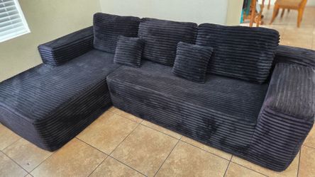 🔥Luxury Black Velvet Couch LIKE NEW