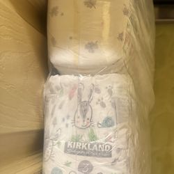 Kirkland Signature Diapers Size 3 (16 lbs - 28 lbs) 