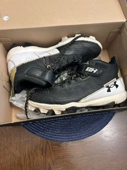 The Under Armor Cleats 6Y