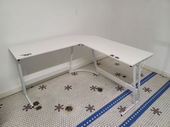 L Shape Desk Good Condition