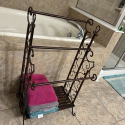 Used Towel /blanket Rack