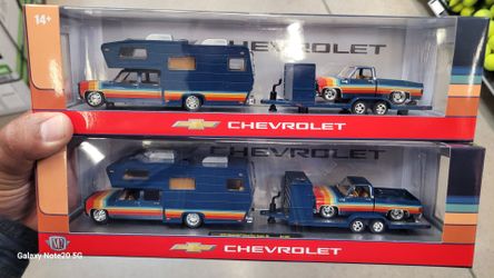 M2 Machines 1975 Chevrolet Cheyenne Super 30  & 1978 C10 Silverado Camper Hauler