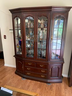 Thomasville china display