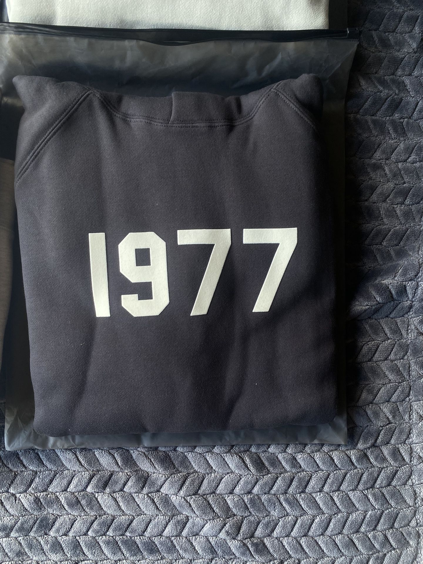 Essentials Hoodie “L”