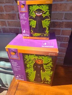 Home Accents Halloween Inflatable Lot of 2 pumpkin reaper with lights 10 ft tall