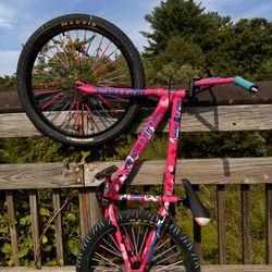 Blocks flyer 26’ limited edition pink and white camo looking for e-bike or pit bike