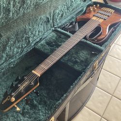 6 String Peavey USA Bass And Bass Amp