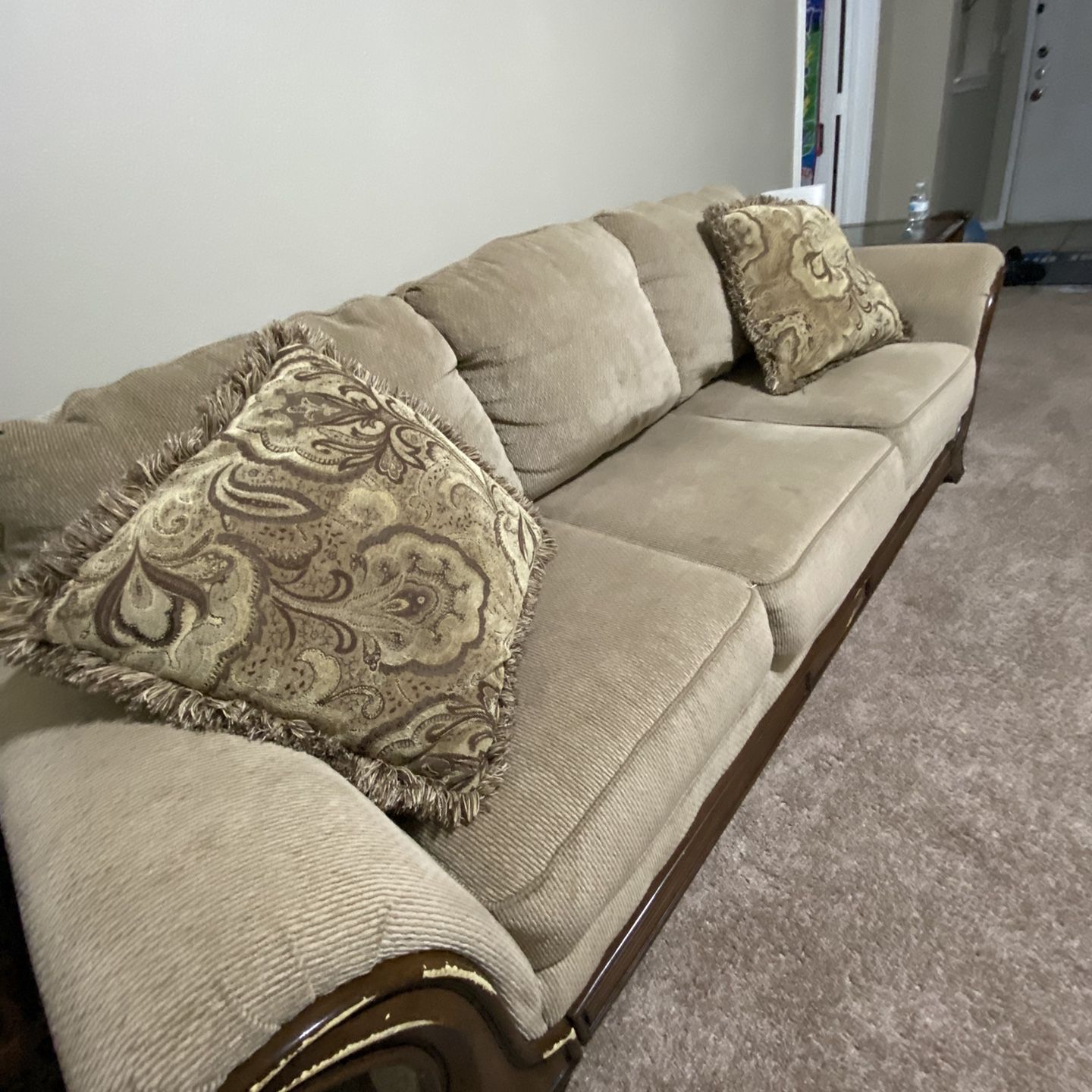 Couch Set With 2 End Tabes 