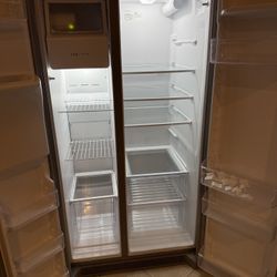 Frigidaire 36 Inch Side-By-Side Refrigerator/Freezer 