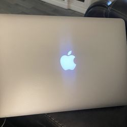 Macbook 121 Gigs 