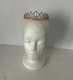 Rose Gold Crown Rhinestone white In good condition