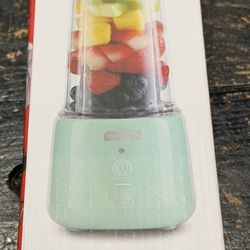 NEW DASH USB PORTABLE PERSONAL BLENDER 16OZ CORDLESS AQUA GREEN DRINKING LID STRAP