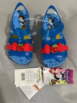 Snow White crocs size 11C brand new