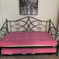 Metal Trundle Bed  Two Twin Beds Convert To King