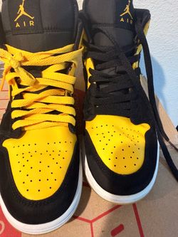 Nike yellow black shoes