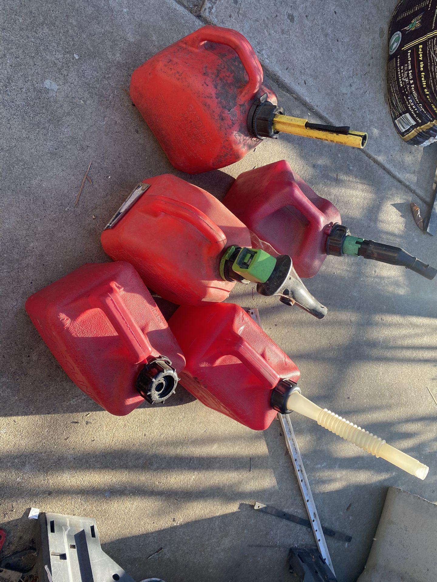 (5) 1 Gallon Gas Tanks 