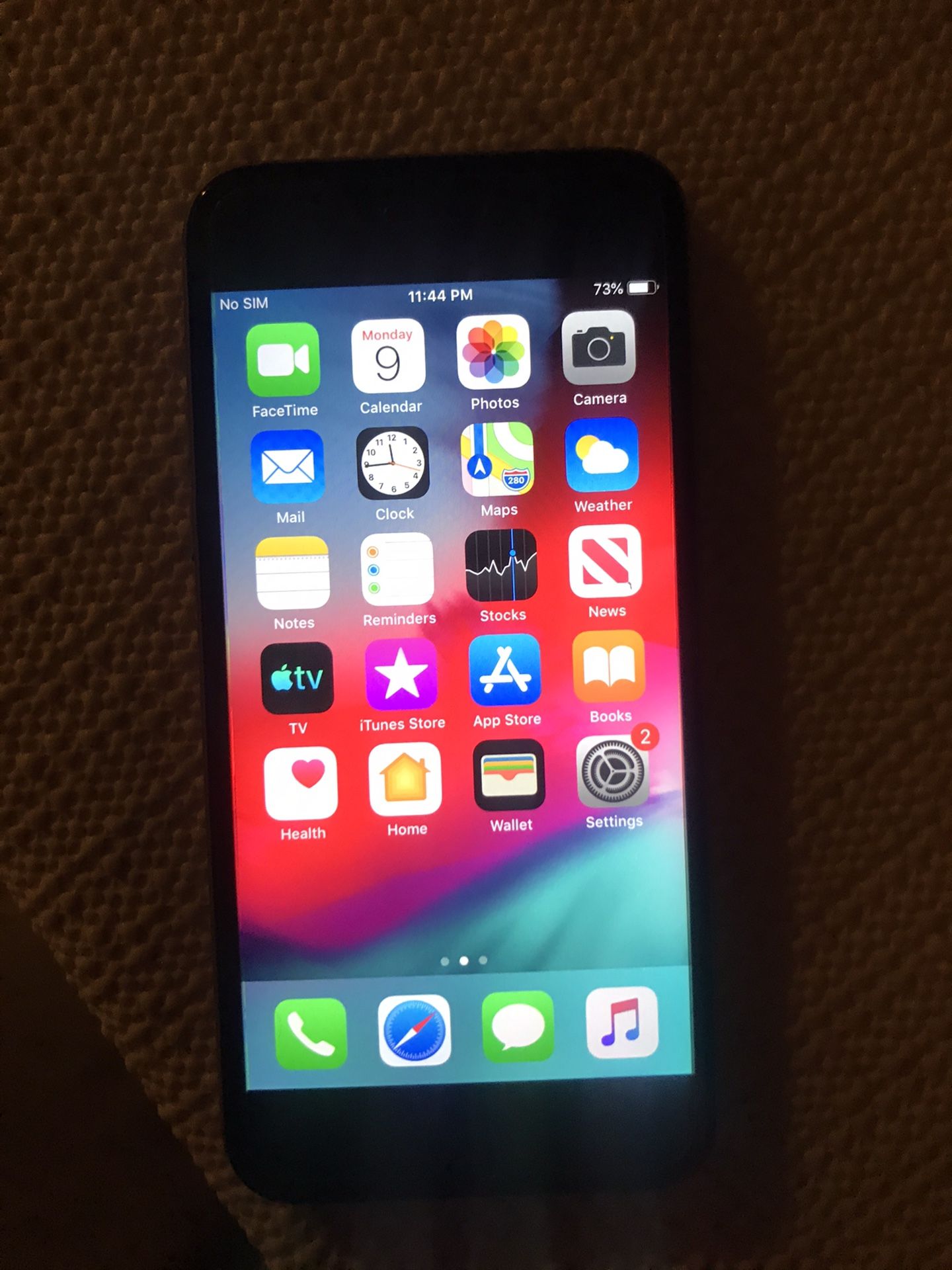 iPhone 6/for any carrier sprint,boost,at&t,etc. needs to go.send offer : unlocked: