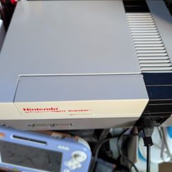 Nintendo Entertainment System with 3 games and 2 controllers 
