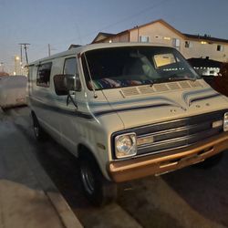 1977 Dodge B200 Tradesman White And Blue