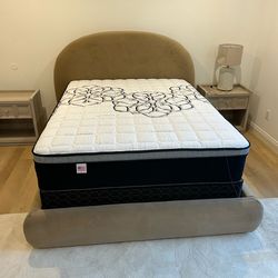 Mattress on sale    Queen size mattress pillow top 12”.   New mattress in a plastic sealed