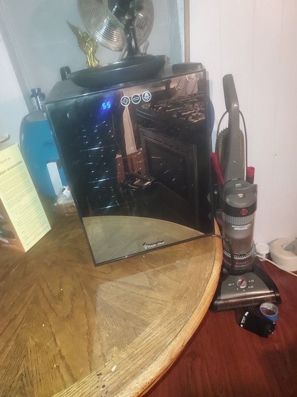 Mini Fridge /wine cooler