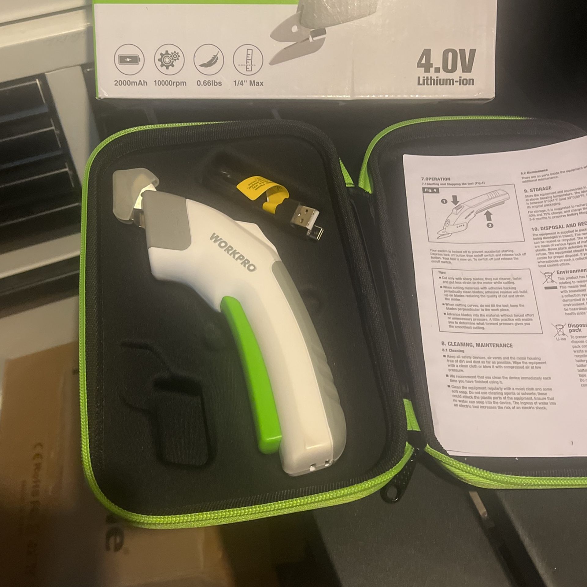 WORKPRO Cordless Electric Scissors with 2 Blades, 4V Rechargeable Powerful Shears Cutting Tool for Fabric, Leather, Carpet, Cardboard, Electric Cardbo