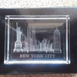 3" by 4" crystal etched New York City skyline paperweight with twin towers PRICE IS FIRM 